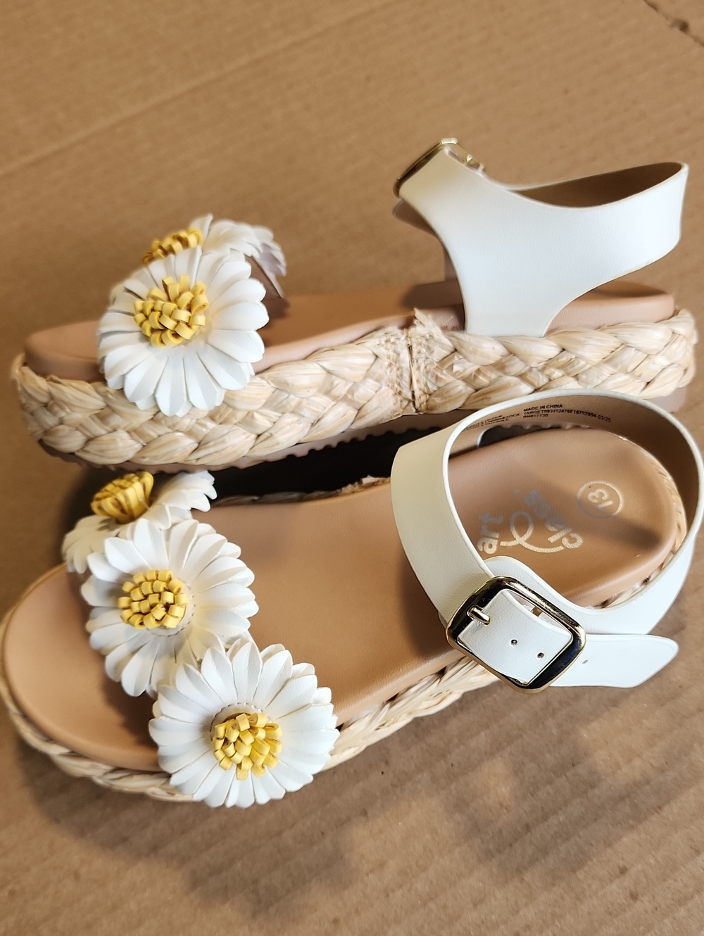 Art Class White Floral Daisy Espadrille Platform Sandals